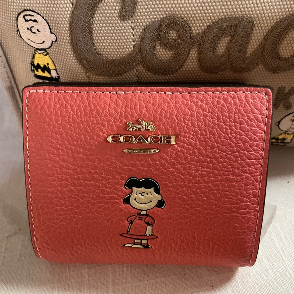 Peanuts x Coach Snap Wallet Lucy CBN89 IMBCV Bright Coral Multi